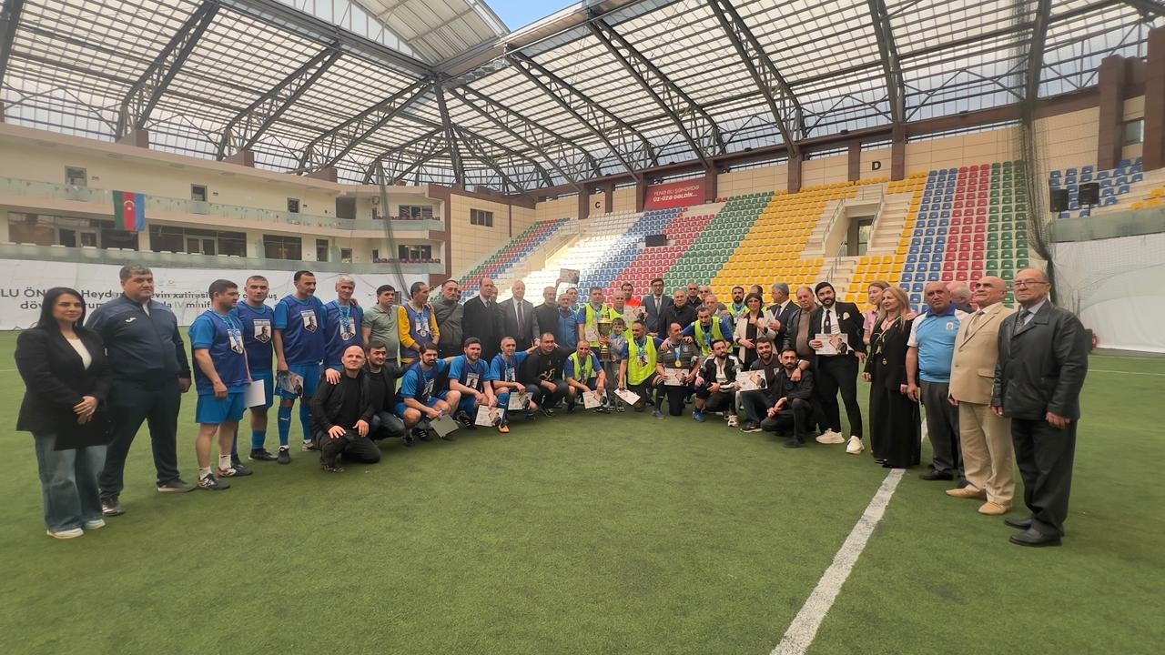 Veteranlar arasında minifutbol turnirinin qalibləri mükafatlandırılıb - FOTO