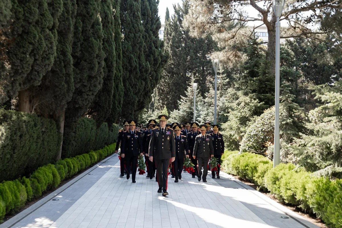 DİN-in şəxsi heyəti Ulu Öndər Heydər Əliyevin məzarını ziyarət edib&nbsp;