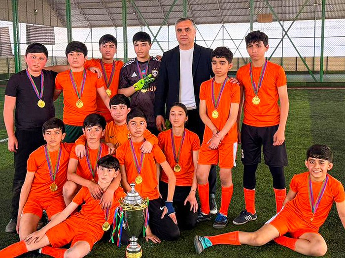 Gəncədə məktəblilər arasında minifutbol turniri keçirilib