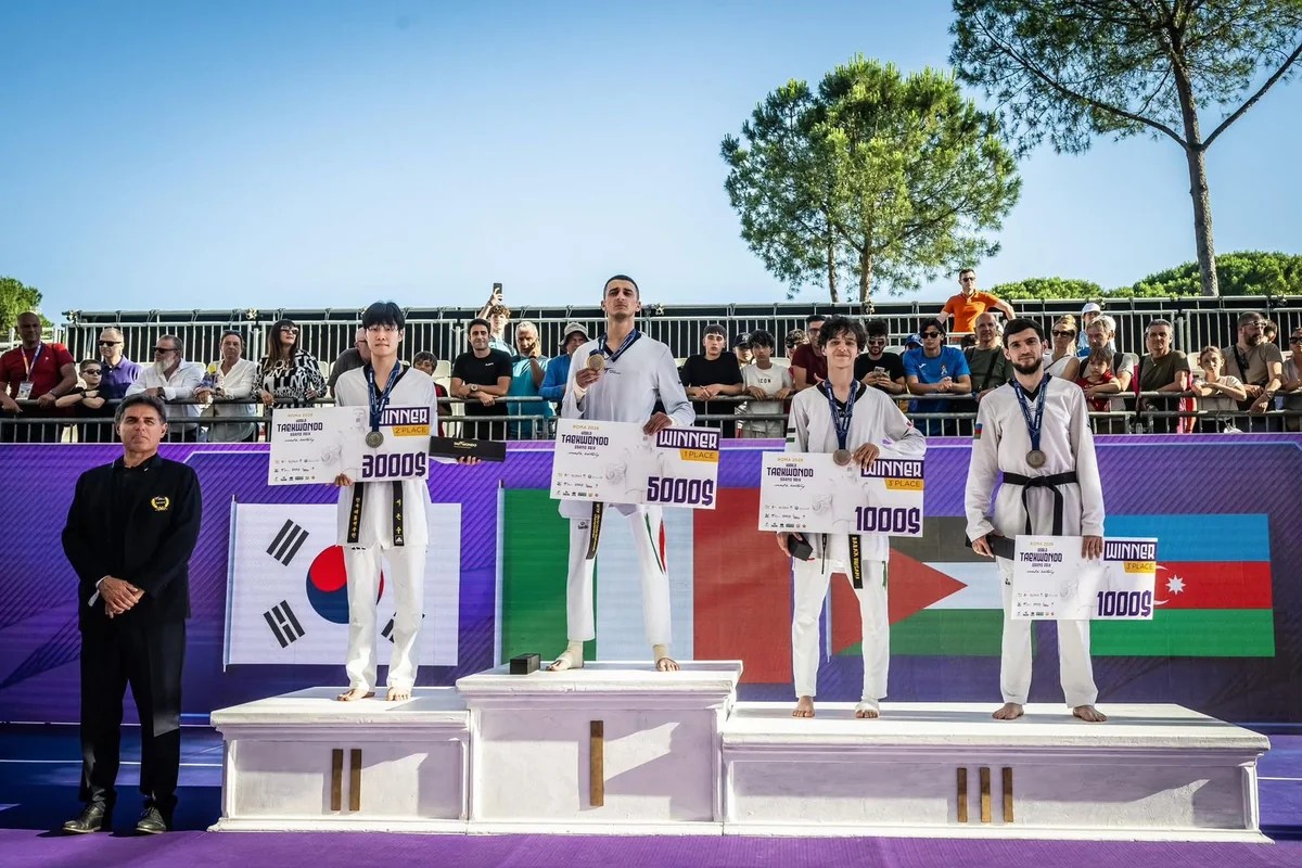 Olimpiya mükafatçımız Romada medalçılar sırasında yer aldı