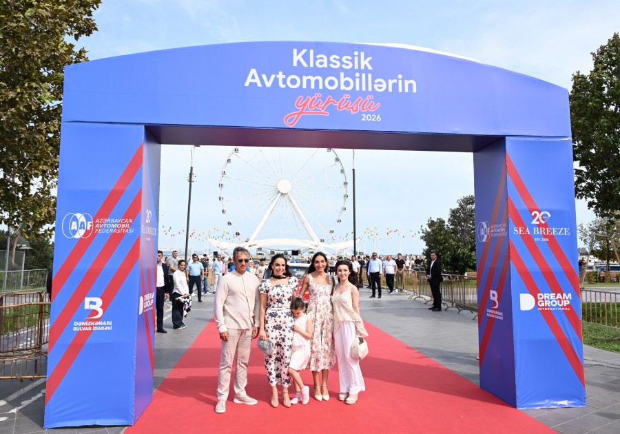 \"Azman Motors” şirkəti klassik avtomobillərin yürüşü və sərgisində zəngin kolleksiyası ilə diqqət çəkib