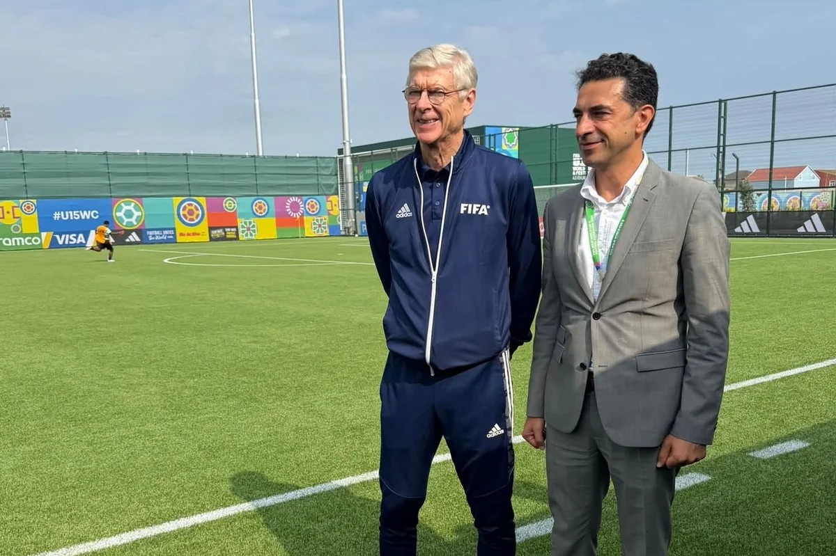 Əfsanəvi fubol mütəxəssisi Arsen Venger Hövsan Yarış Kompleksində olub