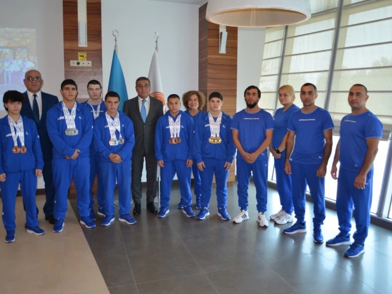 AAF Prezidenti Kamran Nəbizadə Avropa birinciliyində 15 medal qazanmış komanda üzvləri ilə görüşüb&nbsp;