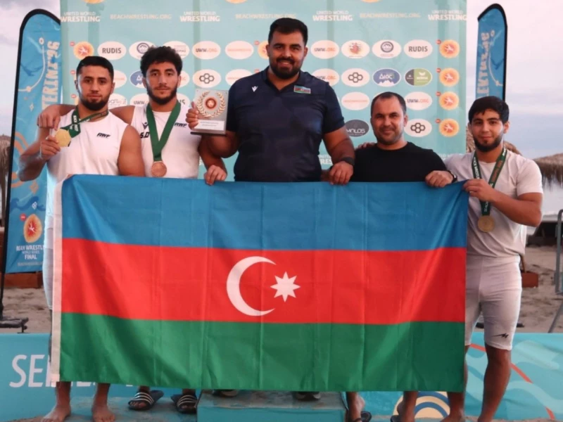 Çimərlik güləşində tarixi uğur  