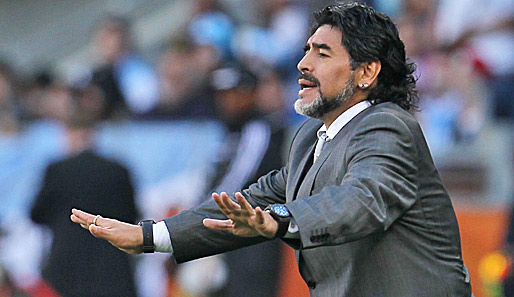 &ldquo;Qalmaqallar kralı&rdquo; Maradona