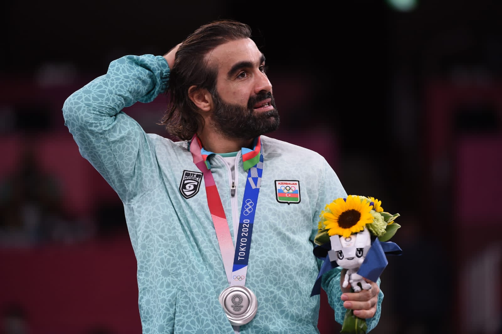 Rafael Ağayevə Tokio-2020-nin gümüş medalı təqdim edildi - FOTO