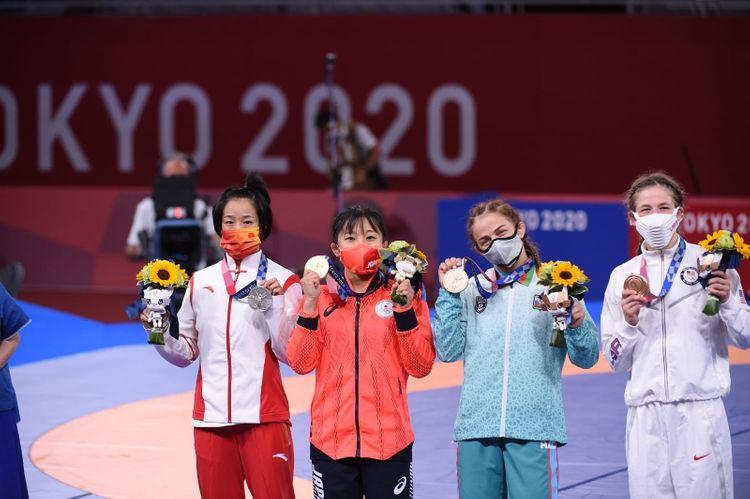 Mariya Stadnikə Tokio Olimpiadasının bürünc medalı təqdim olundu - FOTO