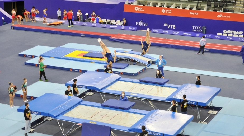 Batut gimnastikası üzrə dünya çempionatı davam edir