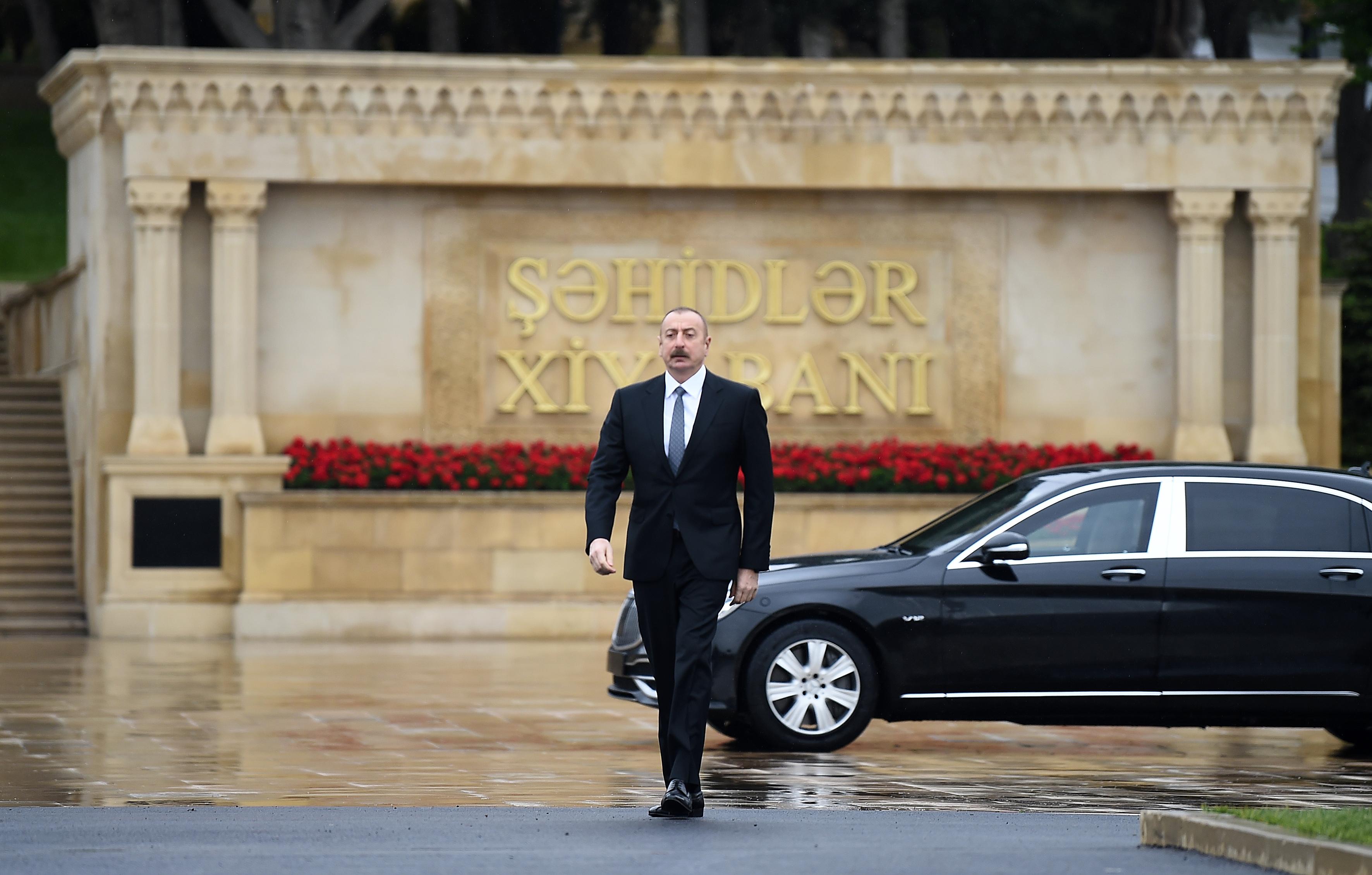 Prezident faşizm üzərində Qələbə uğrunda həlak olan Azərbaycan övladlarının xatirəsini ehtiramla anıb