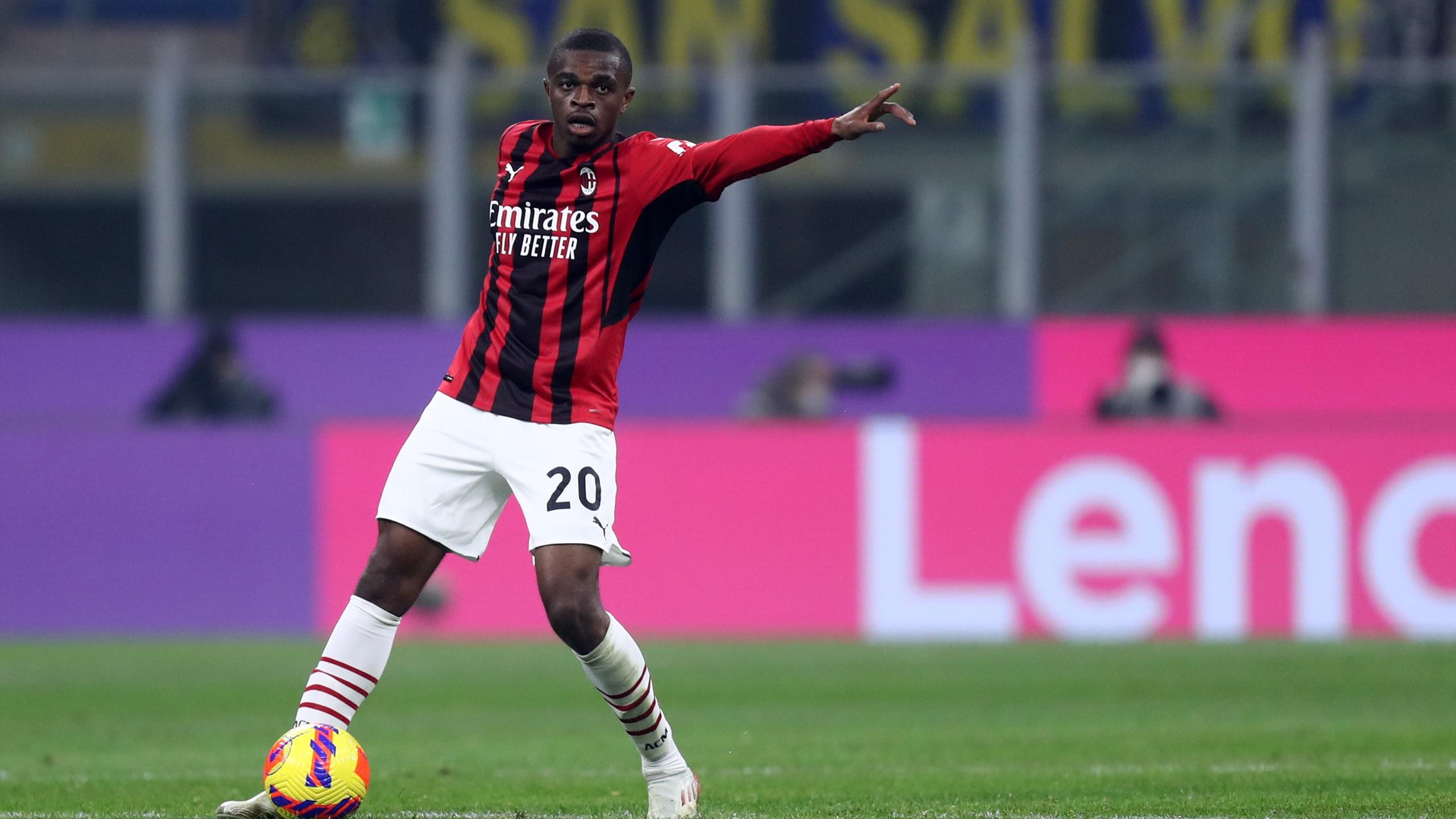 &quot;Milan&quot; futbolçusu ilə müqaviləni artırdı