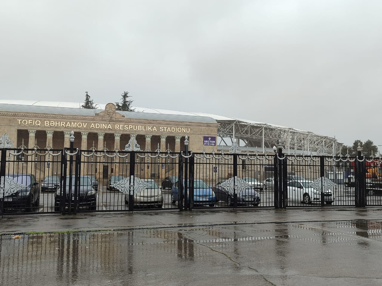 Tofiq Bəhramov adına Respublika Stadionunda bədbəxt hadisə baş verdi -&nbsp;FOTO