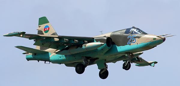 Azərbaycan Ordusu Su-25 təyyarələrini havaya qaldırdı