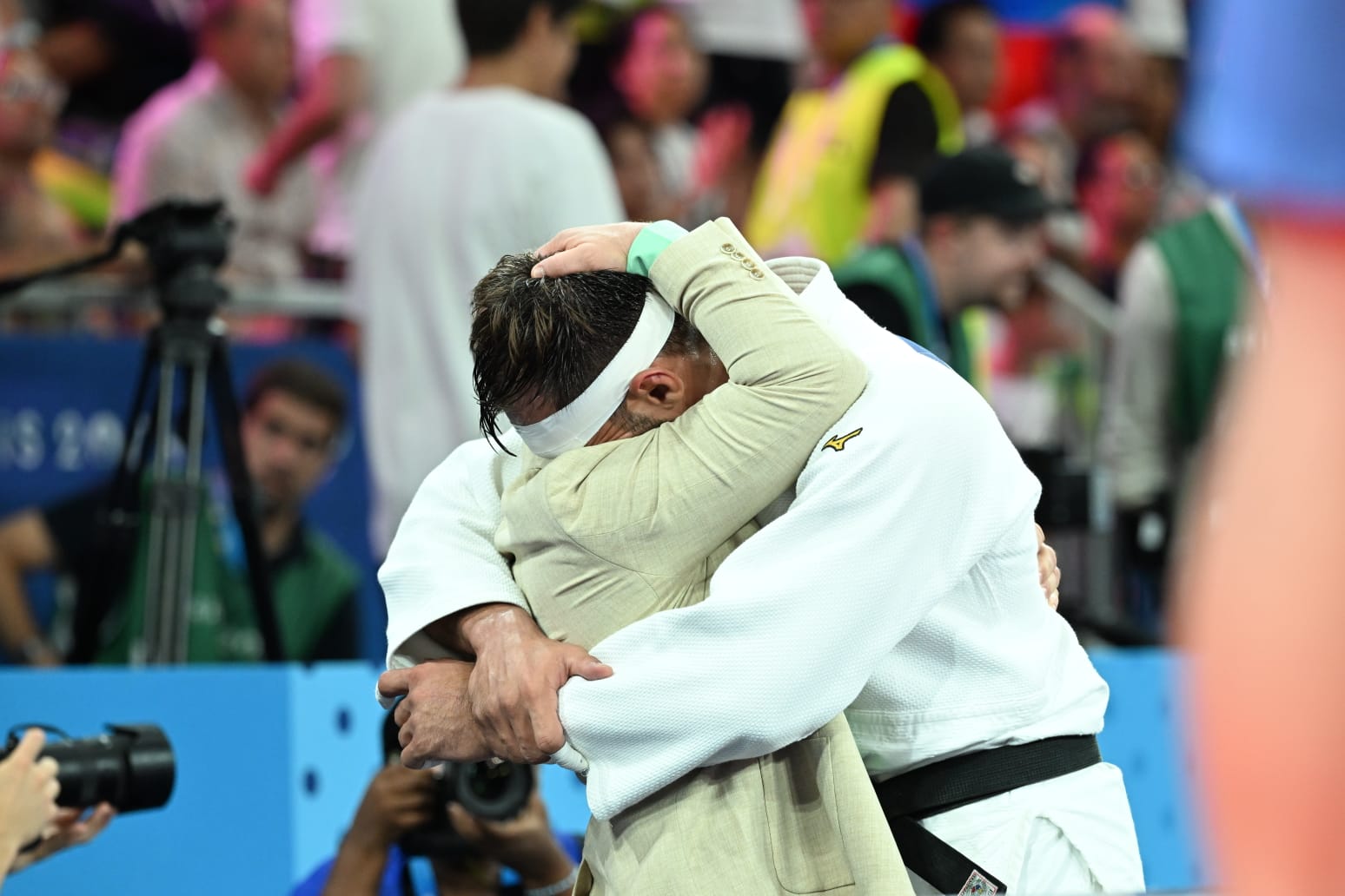 Zelim Kotsoyevə Paris-2024-ün qızıl medalı təqdim edildi - VİDEO