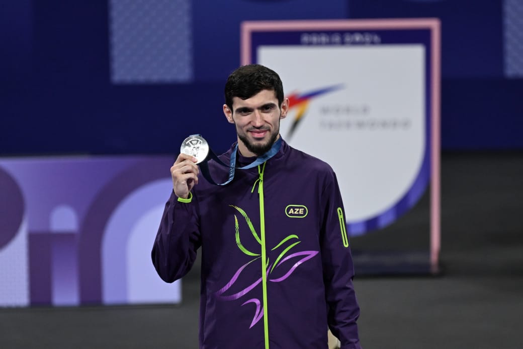 Qaşim Maqomedova Paris-2024-ün gümüş medalı təqdim edildi