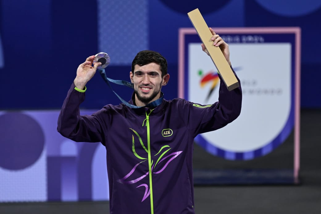 Qaşim Maqomedova Paris-2024-ün gümüş medalı təqdim edildi