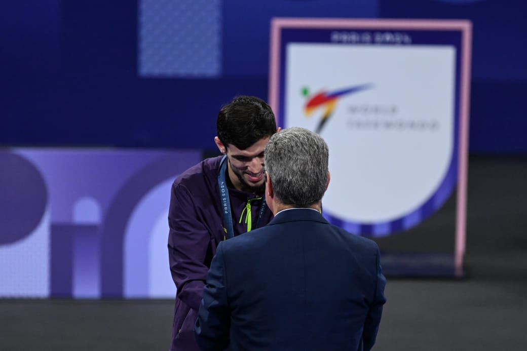 Qaşim Maqomedova Paris-2024-ün gümüş medalı təqdim edildi