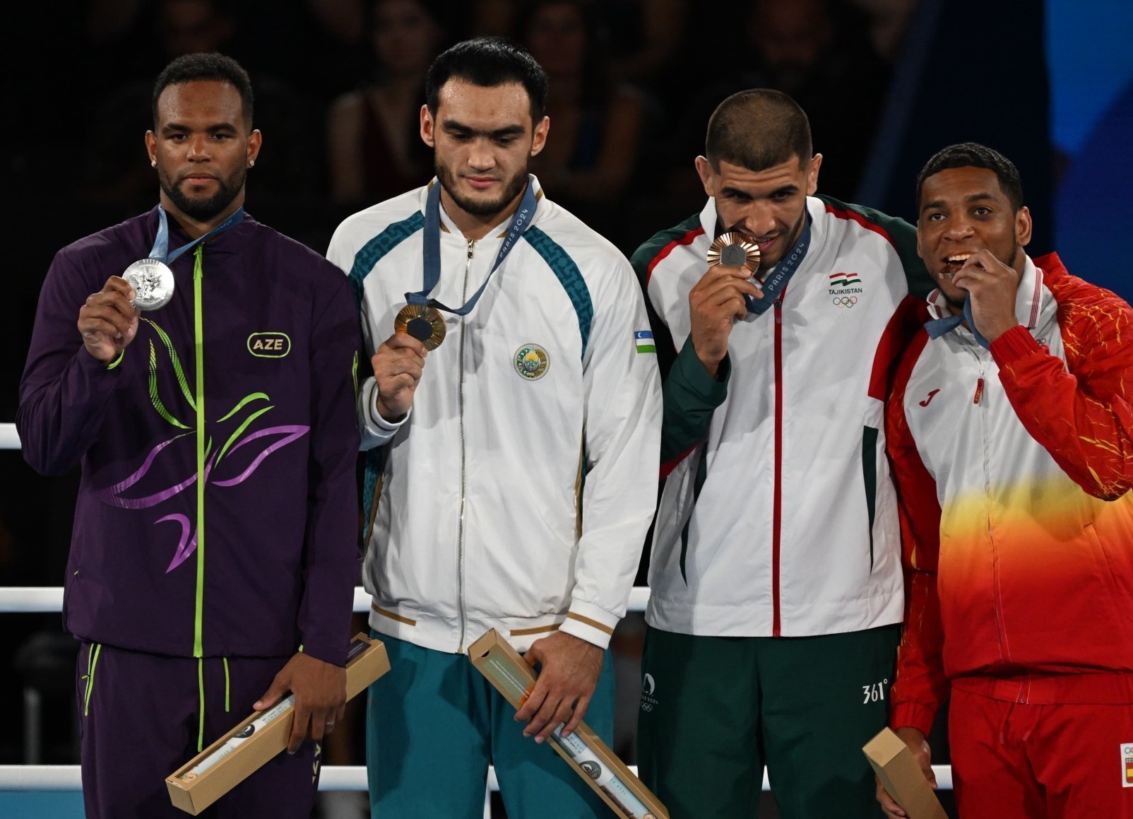 Alfonso Dominqesə Paris-2024-ün gümüş medalı təqdim edildi