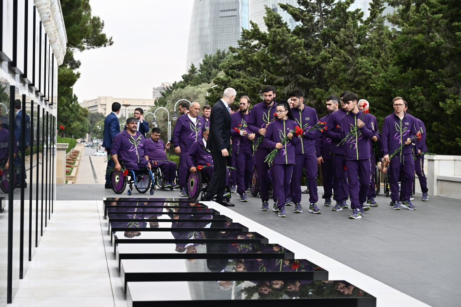 Paralimpiya Oyunlarının iştirakçıları Fəxri xiyabanı və Şəhidlər xiyabanını ziyarət ediblər