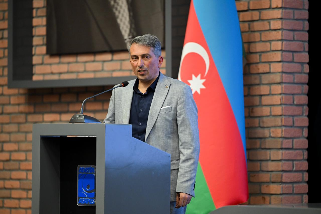 Fərid Qayıbov beynəlxalq arenalarda uğur qazanan idmançılarla görüşüb - FOTO