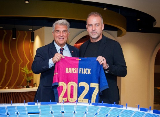 &quot;Barselona&quot; baş məşqçi Hansi Fliklə müqaviləni 2027-ci ilə qədər uzatdı