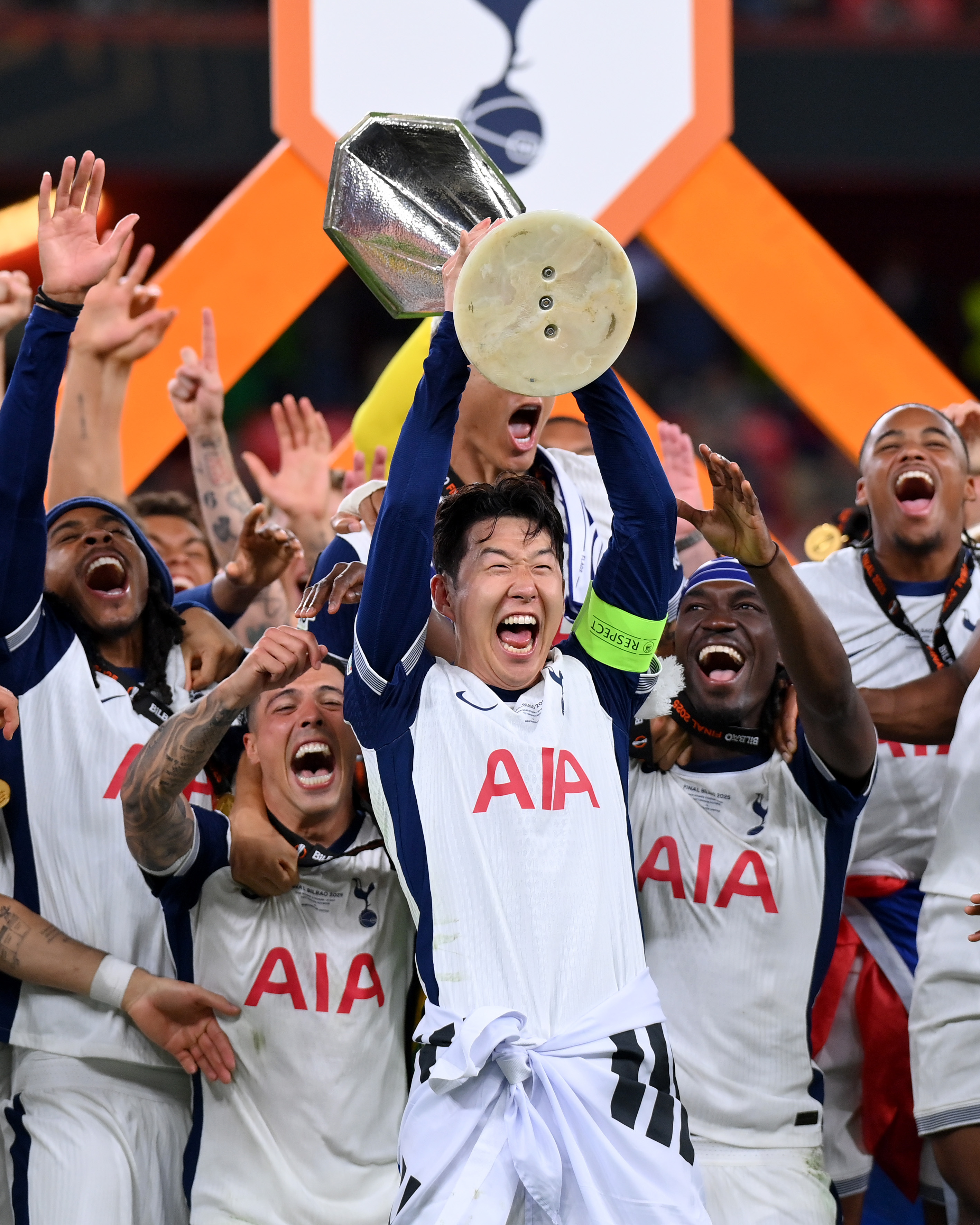 UEFA &quot;Tottenhem&quot;dən üzr istəyib