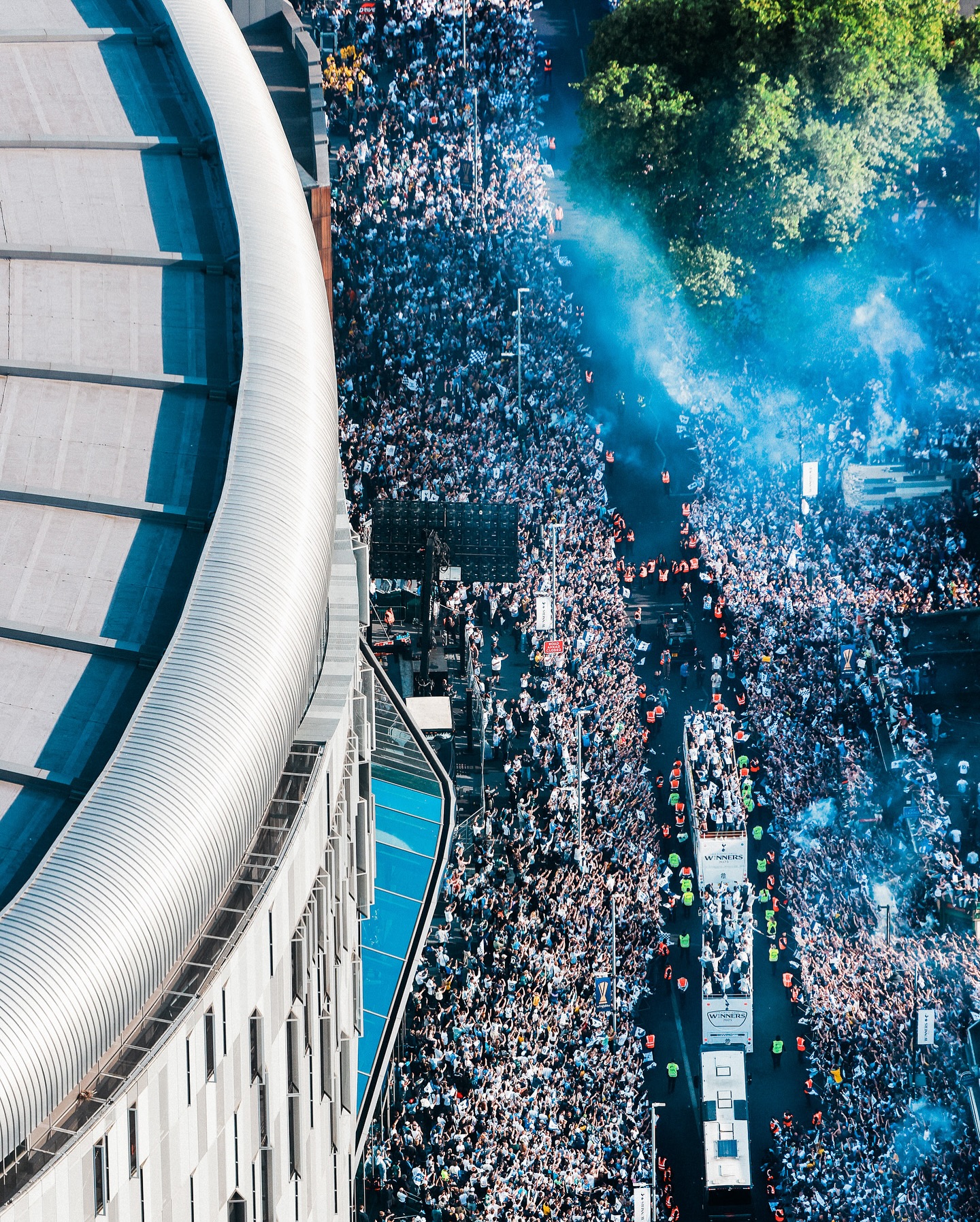 Londonlular Avropa Liqası kubokunu qarşılayır - FOTO