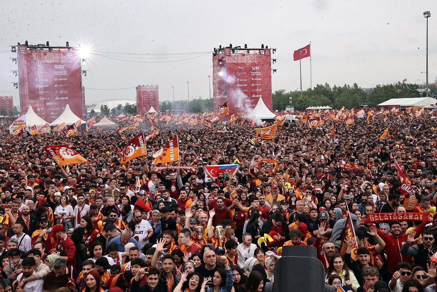 "Qalatasaray" 25-ci çempionluğunu qeyd edir - FOTO