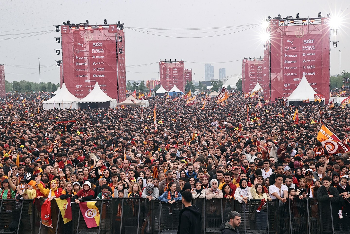 "Qalatasaray" 25-ci çempionluğunu qeyd edir - FOTO