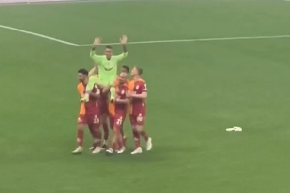 Muslera "Qalatasaray"la vidalaşdı 