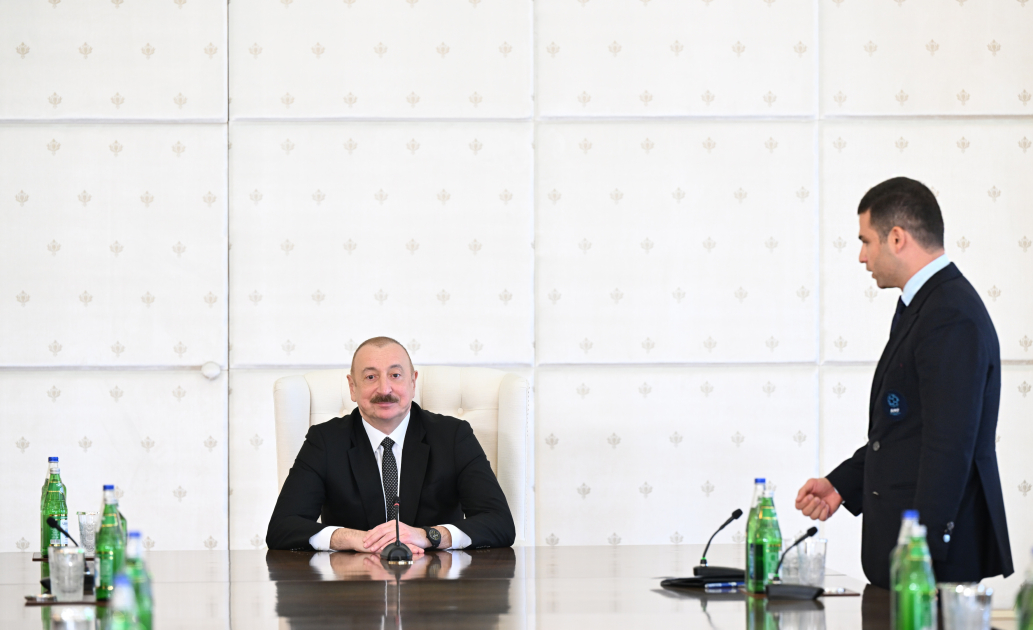 Prezident İlham Əliyev minifutbol üzrə dünya çempionatının qalibi olan Azərbaycan milli komandasının üzvlərini qəbul edib