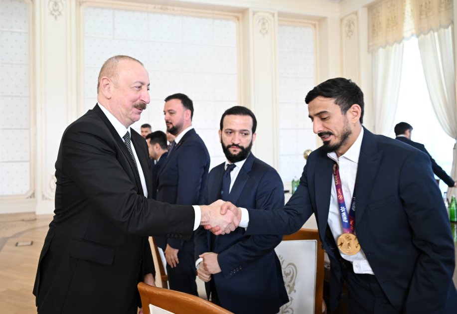 Prezident İlham Əliyev minifutbol üzrə dünya çempionatının qalibi olan Azərbaycan milli komandasının üzvlərini qəbul edib