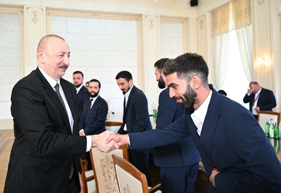 Prezident İlham Əliyev minifutbol üzrə dünya çempionatının qalibi olan Azərbaycan milli komandasının üzvlərini qəbul edib