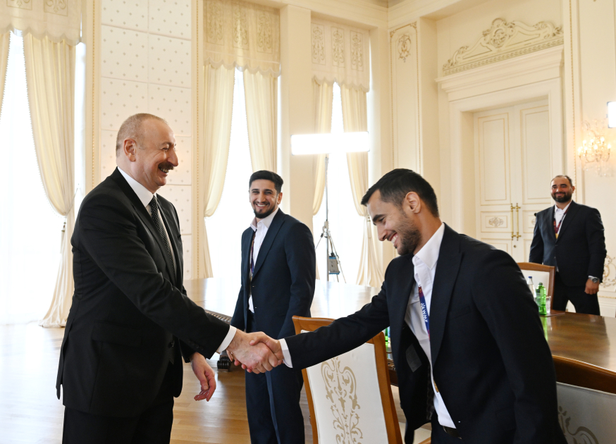 Prezident İlham Əliyev minifutbol üzrə dünya çempionatının qalibi olan Azərbaycan milli komandasının üzvlərini qəbul edib