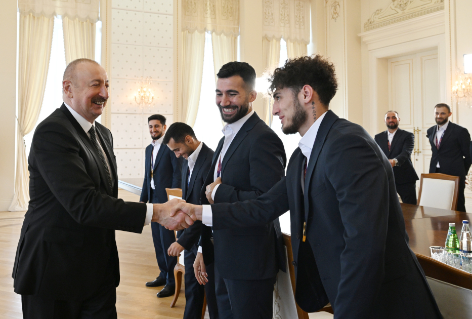 Prezident İlham Əliyev minifutbol üzrə dünya çempionatının qalibi olan Azərbaycan milli komandasının üzvlərini qəbul edib