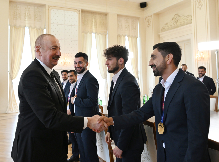 Prezident İlham Əliyev minifutbol üzrə dünya çempionatının qalibi olan Azərbaycan milli komandasının üzvlərini qəbul edib