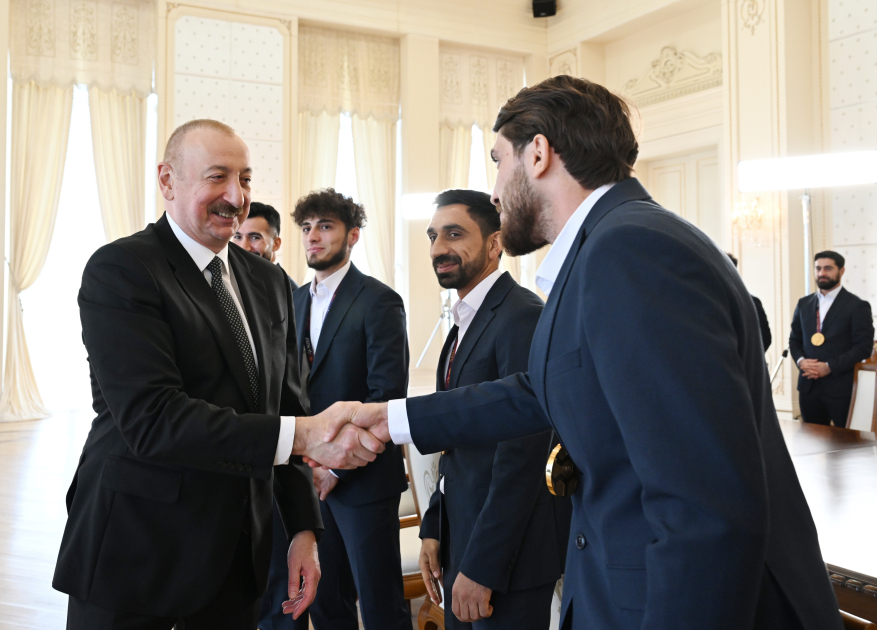 Prezident İlham Əliyev minifutbol üzrə dünya çempionatının qalibi olan Azərbaycan milli komandasının üzvlərini qəbul edib