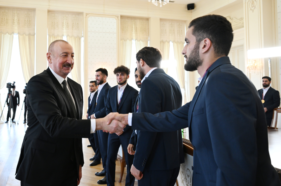Prezident İlham Əliyev minifutbol üzrə dünya çempionatının qalibi olan Azərbaycan milli komandasının üzvlərini qəbul edib