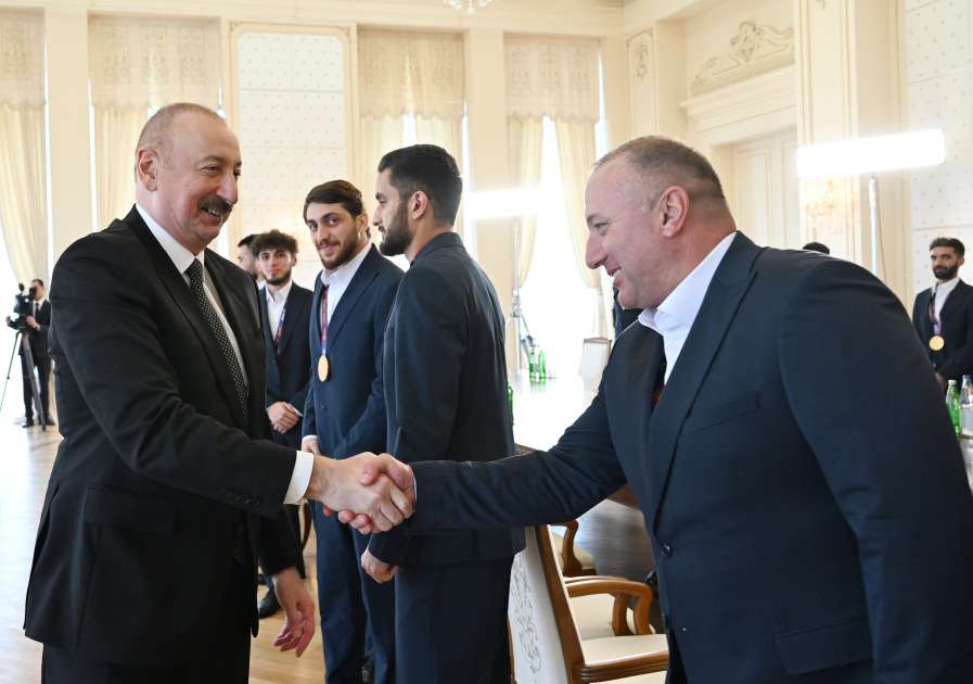 Prezident İlham Əliyev minifutbol üzrə dünya çempionatının qalibi olan Azərbaycan milli komandasının üzvlərini qəbul edib