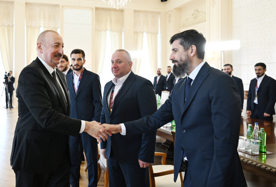 Prezident İlham Əliyev minifutbol üzrə dünya çempionatının qalibi olan Azərbaycan milli komandasının üzvlərini qəbul edib