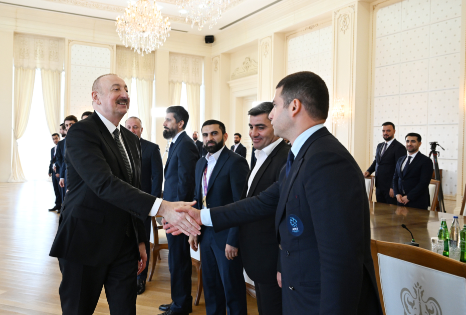 Prezident İlham Əliyev minifutbol üzrə dünya çempionatının qalibi olan Azərbaycan milli komandasının üzvlərini qəbul edib