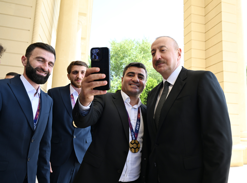 Prezident İlham Əliyev minifutbol üzrə dünya çempionatının qalibi olan Azərbaycan milli komandasının üzvlərini qəbul edib