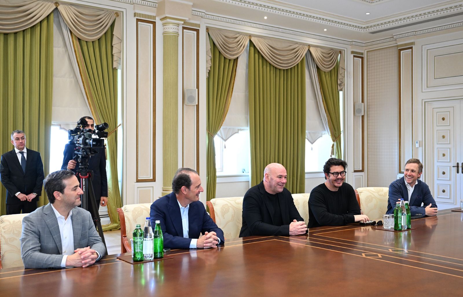 Prezident İlham Əliyev UFC-nin prezidentini qəbul edib