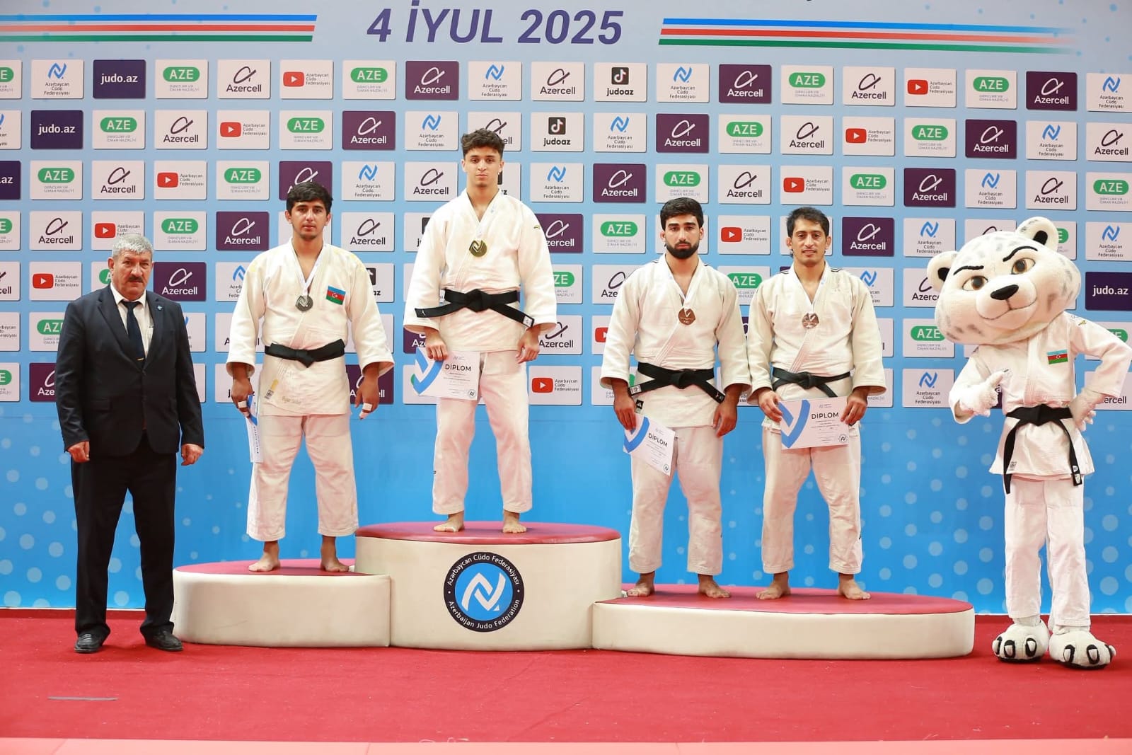 &quot;Judo Club 2012&quot;nin cüdoçularından daha bir uğur