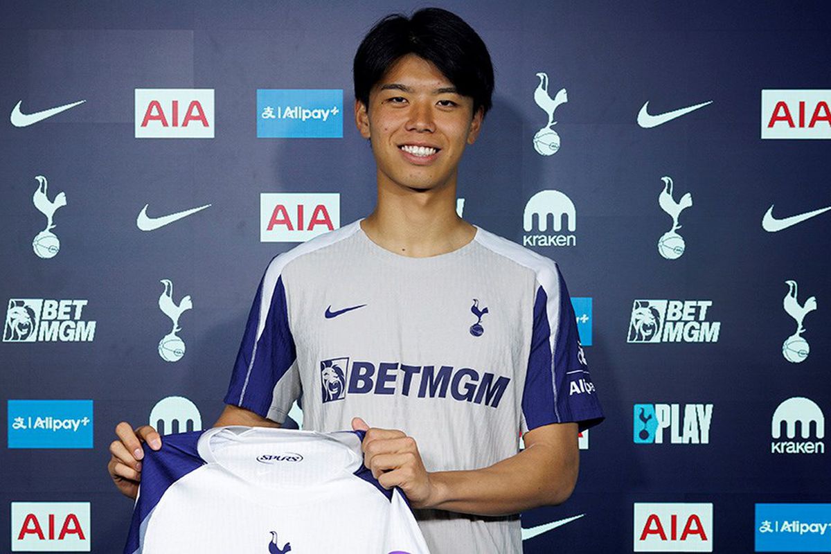 London klubu yaponiyalı futbolçunu transfer edib