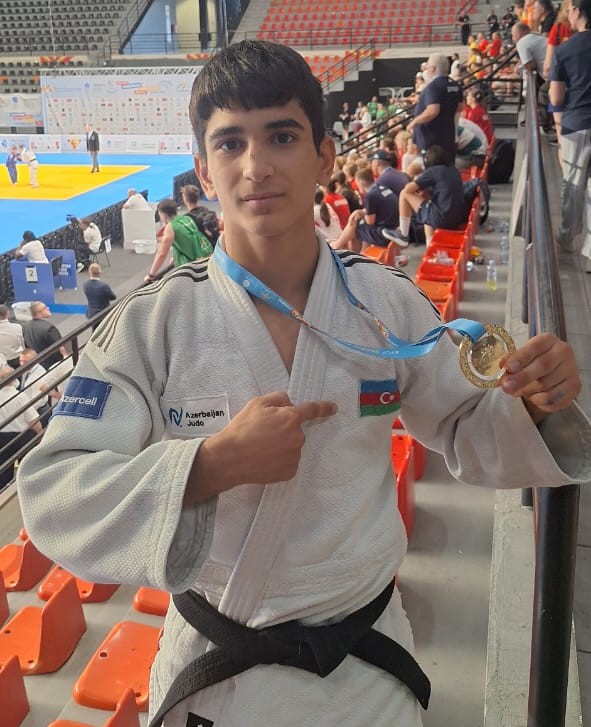 Rza Xəlilli: "Bu mükafat qazandığım medallar arasında ən dəyərlisidir"