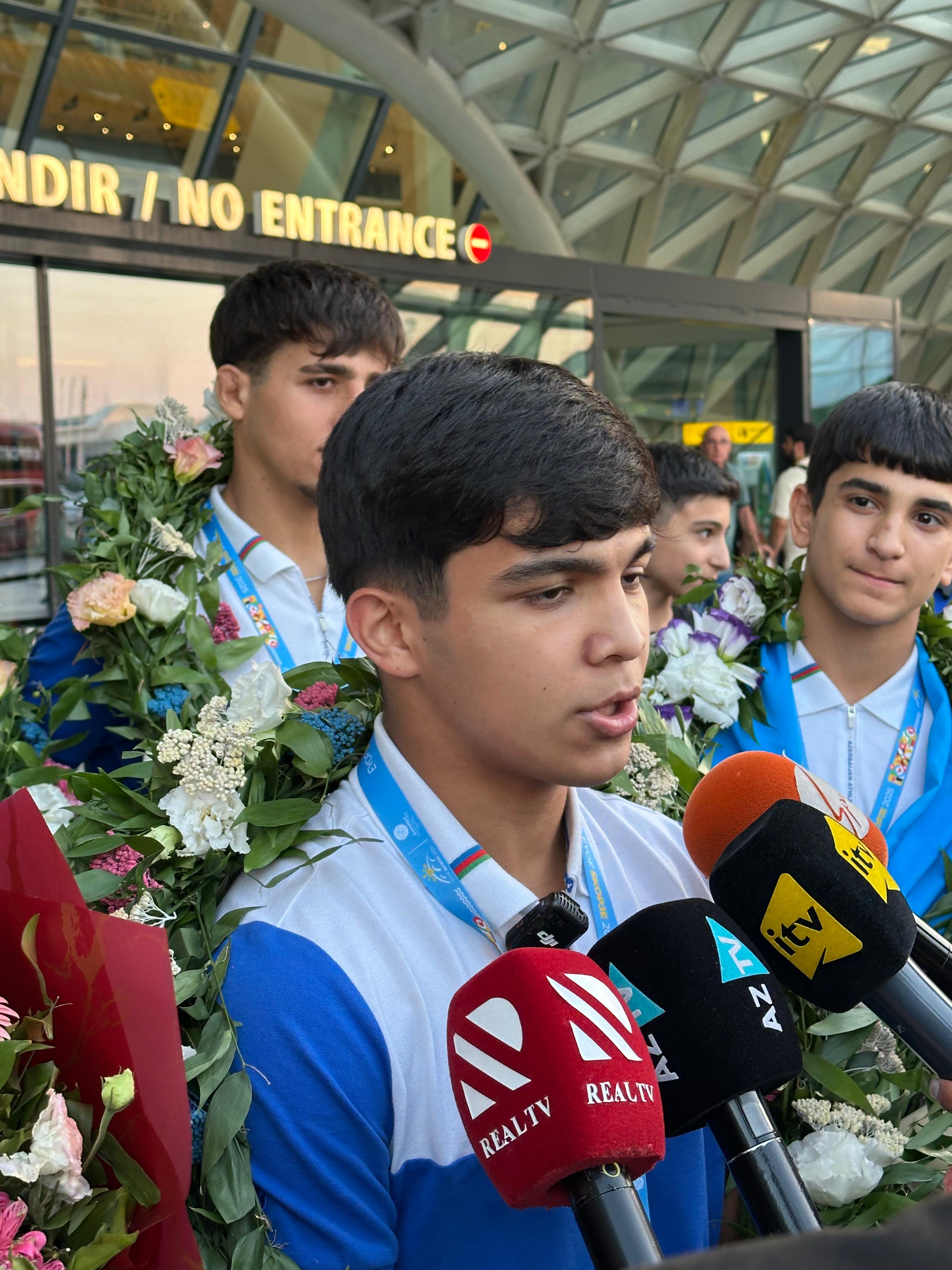 EYOF-da uğur qazanan idmançılar vətənə qayıdıb