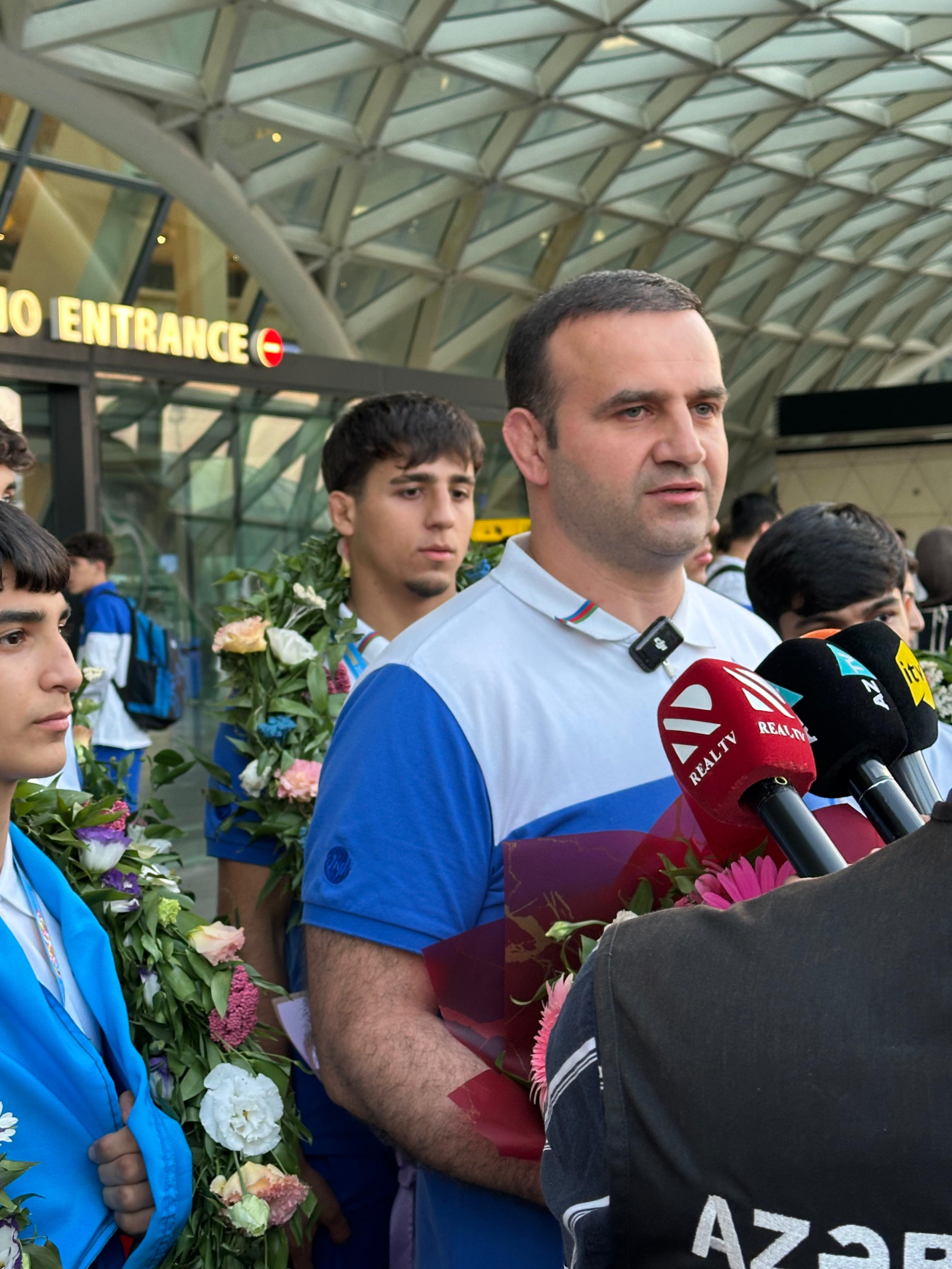 EYOF-da uğur qazanan idmançılar vətənə qayıdıb