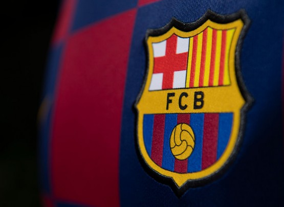 UEFA &quot;Barselona&quot; klubunun futbolçularını cəzalandırdı