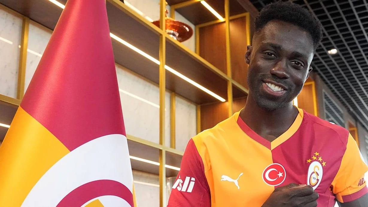 "Qalatasaray" müdafiəçisi ilə yeni müqavilə imzaladı 