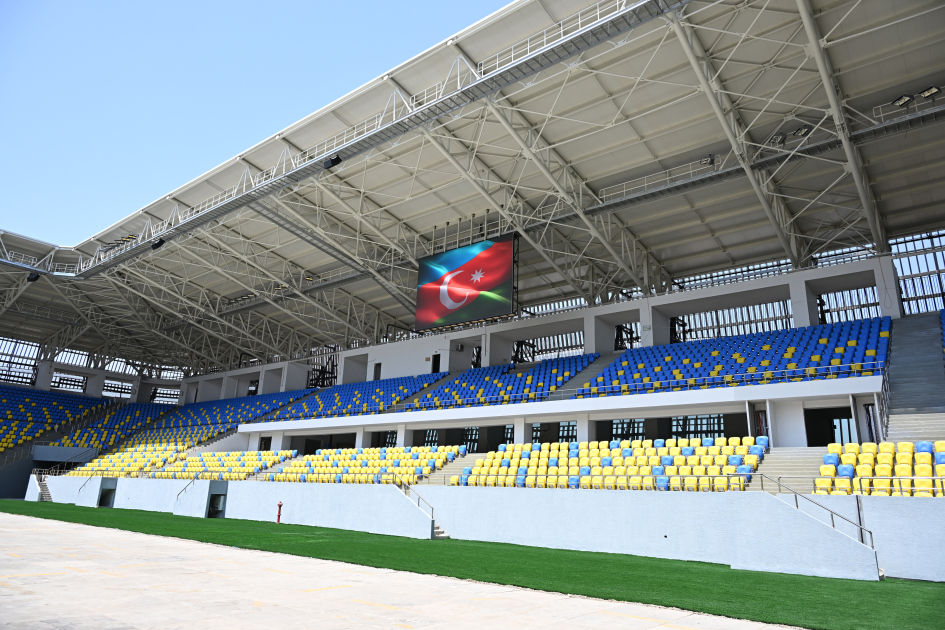 Prezident İlham Əliyev və birinci xanım Mehriban Əliyeva Gəncə şəhər stadionunda tikinti işlərinin gedişi ilə tanış olublar
